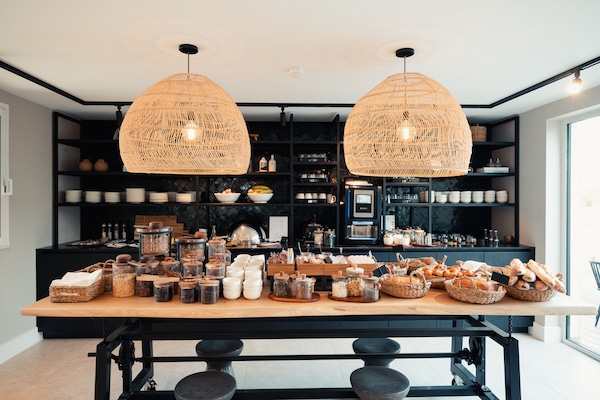 Frokostbuffé hver dag (EUR 18 per person)