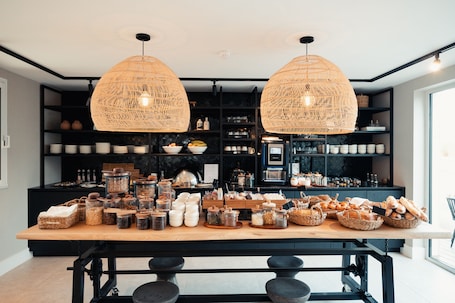 Daily buffet breakfast for a fee. Van der Valk Hotel Bloom Saint Aygulf