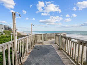 On the beach - 3BR Oceanfront Condo in North Topsail Beach w/ Community Pool & Elevator (North Topsail Beach)
