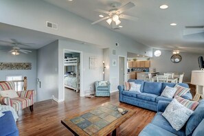Smart TV - 5BR Ocean View House - Hot Tub - Boat Access (North Topsail Beach)