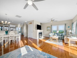 Smart TV, DVD player - 4BR / 3.5BA House - Ocean and Sound View House - Sleeps 8 (North Topsail Beach)