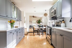 Fridge, microwave, oven, stovetop - 1000 FT Beach, Pets OK, Hot Tub, Fire Pit, Bocce (Union Pier)