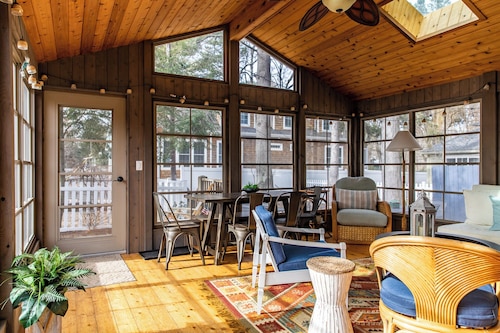 1000 FT Beach, Pets OK, Hot Tub, Fire Pit, Bocce