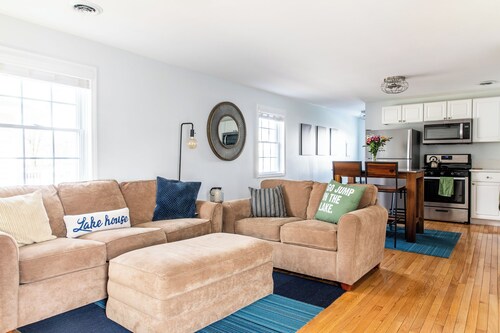 Downtown NB Cottage w Guest home, Walk to Beach!