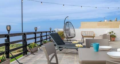 Hot Tub & Sea Views @ 3BR Apt w/Incredible Terrace