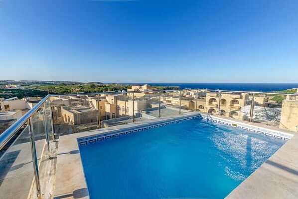 Pool - Rooftop Pool w/SeaViews @ Modern 3BR Holiday Home (In-Nadur)
