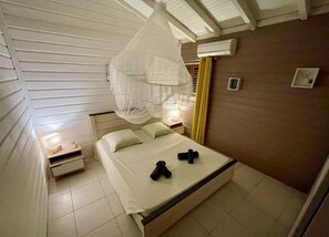 4 bedrooms, travel cot, free WiFi, bed sheets