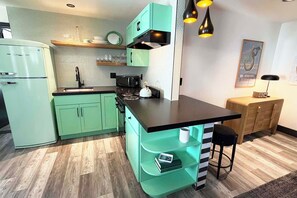 Coffee/tea maker, fridge, microwave, oven