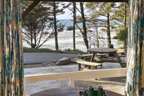 Ocean Front, Sunset at Oregon House, Stairs to the Beach!