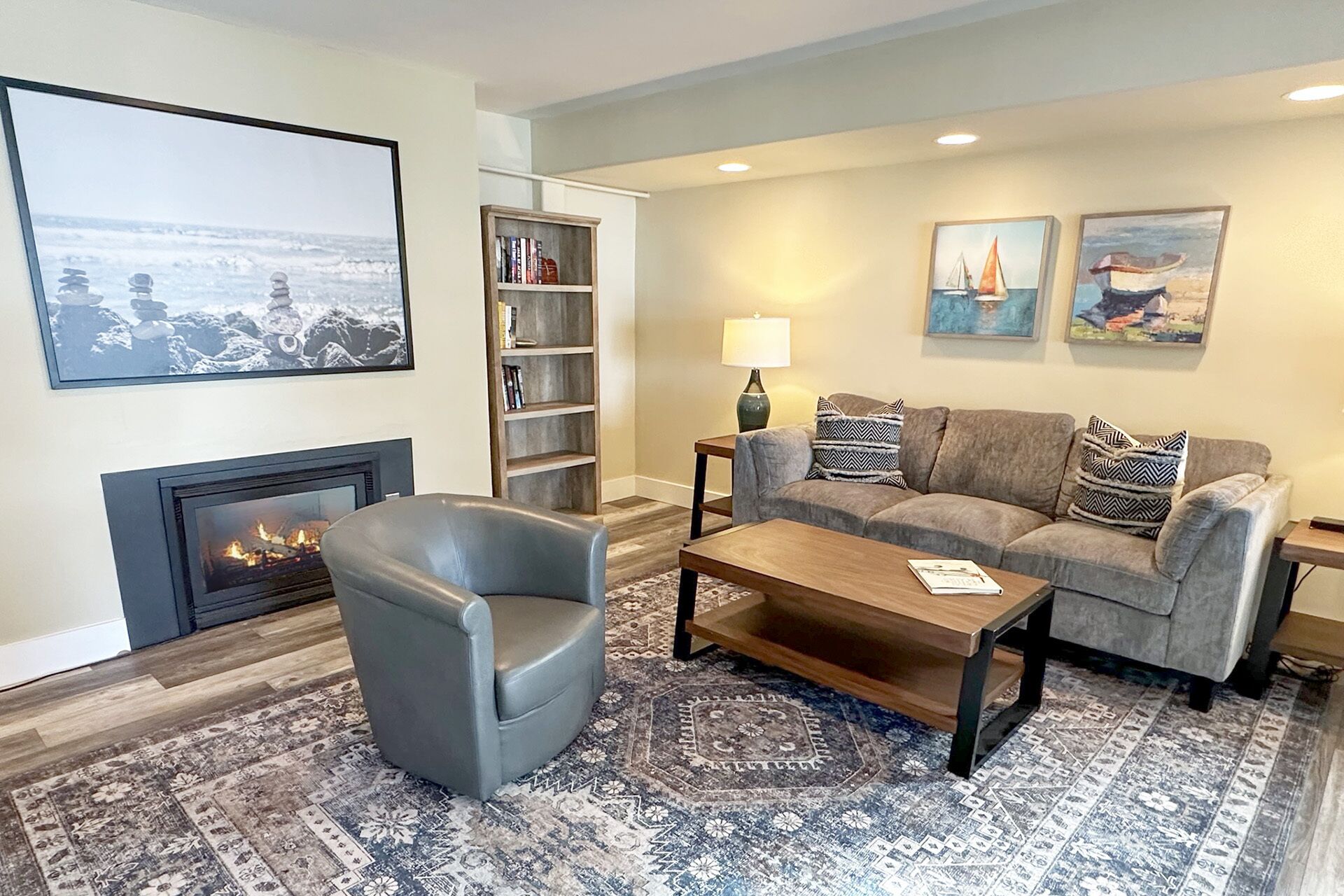 Televisión y chimenea 