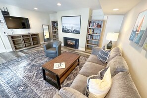 TV, fireplace