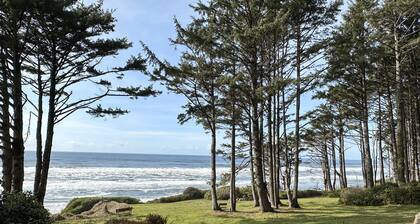 Ocean Front, Agate at Oregon House, Stairs to the Beach!