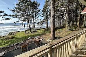 Property grounds - Ocean Front Eagle at Oregon House, Stairs to the Beach! (Yachats)