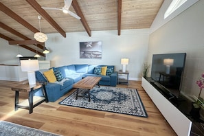 TV, fireplace, ping pong