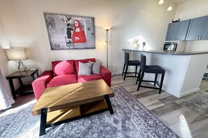 TV - Ocean Front, Harmony at Oregon House, Stairs to the Beach! (Yachats)