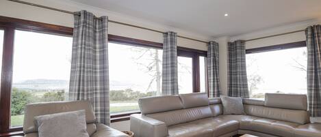 Cottage | Living area