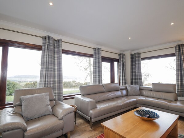 Cottage | Living area - Fresh Fields (Dingwall)