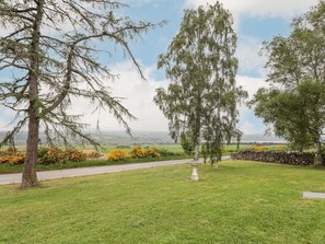 Cottage | Property grounds - Fresh Fields (Dingwall)