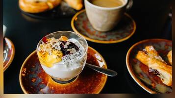 Thức ăn và đồ uống