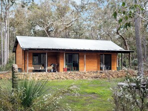 2 Bedroom Spa Chalet Forest View | Ropa de cama de alta calidad y tabla de planchar con plancha 