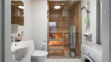 Family Apartment | Bathroom | Shower, bidet, towels