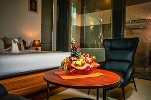 Luxury Double Room | Desk - The Palace by Ocean (Ahungalla)