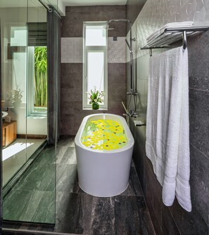 Quarto casal superluxo | Banheiro | Secador de cabelo, bidê, toalhas de banho 