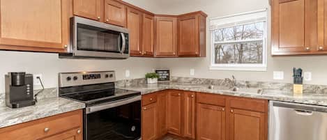 Coffee/tea maker, fridge, microwave, oven