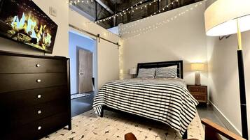 2 bedrooms, desk, iron/ironing board, travel cot