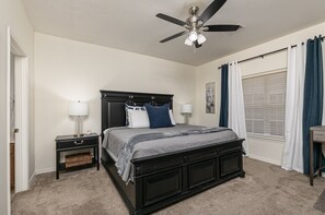 3 chambres, fer et planche à repasser, Wi-Fi, draps fournis