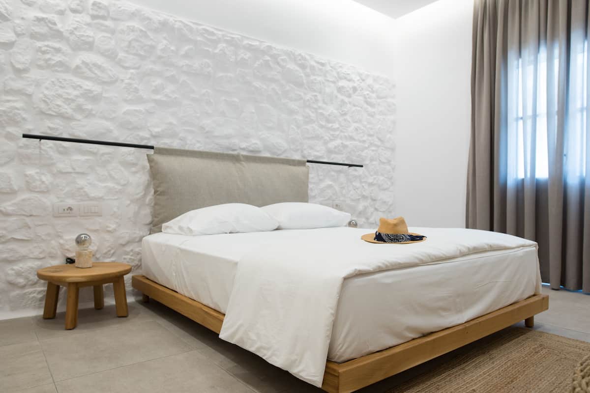 Camera Comfort, 1 letto matrimoniale con divano letto | Biancheria da letto di alta qualità, una cassaforte in camera
