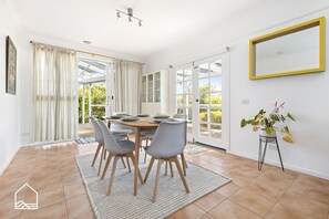 Dining - Corvi Beach House (Ocean Grove)