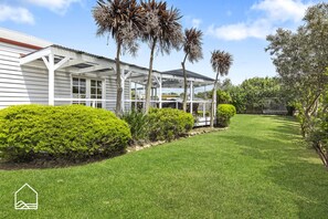 Property grounds - Corvi Beach House (Ocean Grove)