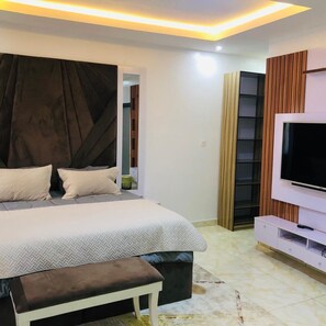 4 bedrooms, WiFi, bed sheets