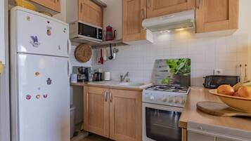 Réfrigérateur, micro-ondes, four