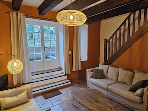 TV, mesa de pingue-pongue