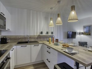 Réfrigérateur, micro-ondes, four, lave-vaisselle