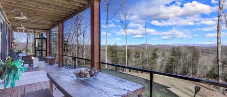 تناول الطعام بالخارج