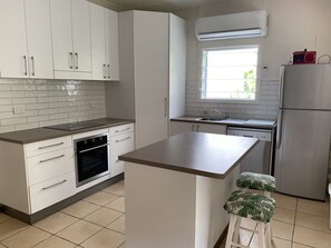 Fridge, oven, stovetop, dishwasher - Melita (Arcadia)