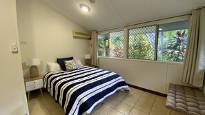 2 bedrooms, bed sheets - Melita is a historical cottage in Arcadia (Arcadia)