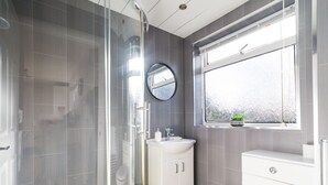 A modern bathroom with a glass-enclosed shower, a white sink, and a toilet. - Lily Apartment 2 - 2 bed flat Bedlington (Bedlington)