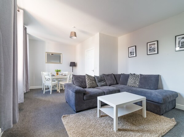 TV - Lily Apartment 2 - 2 bed flat Bedlington (Bedlington)