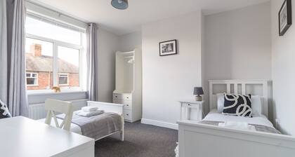Lily Apartment 2 - 2 bed flat Bedlington