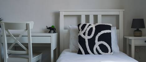 2 Schlafzimmer, Reisekinderbett, WLAN, Bettwäsche