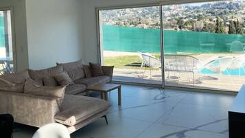 Smart TV, video games, table tennis, printers