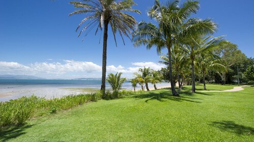 Fantastic beachfront home suitable for a couple or family group.