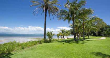 Fantastic beachfront home suitable for a couple or family group.