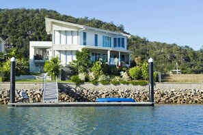 Exterior - The Boathouse, 19 The Cove-BOM (Nelly Bay)