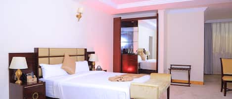 2 Schlafzimmer, Zimmersafe, Schreibtisch, laptopgeeigneter Arbeitsplatz