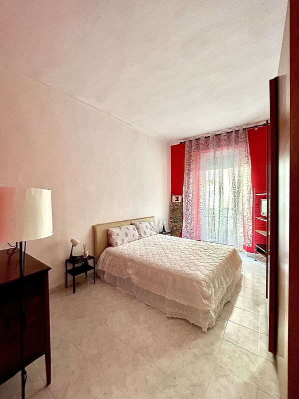 1 غرفة نوم ومكواة/لوح كي